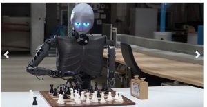 Read more about the article Spielen Sie das erste Schachspiel gegen einen humanoiden autonomen Roboter!